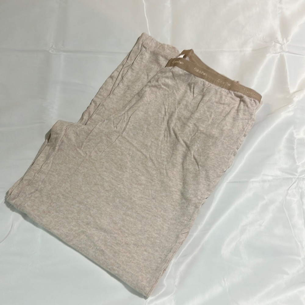 Calvin Klein Size Medium Lightweight Lounge Pants with side‎ pockets